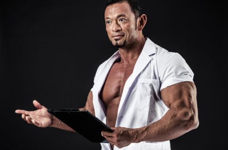 ドクターが立っている画像