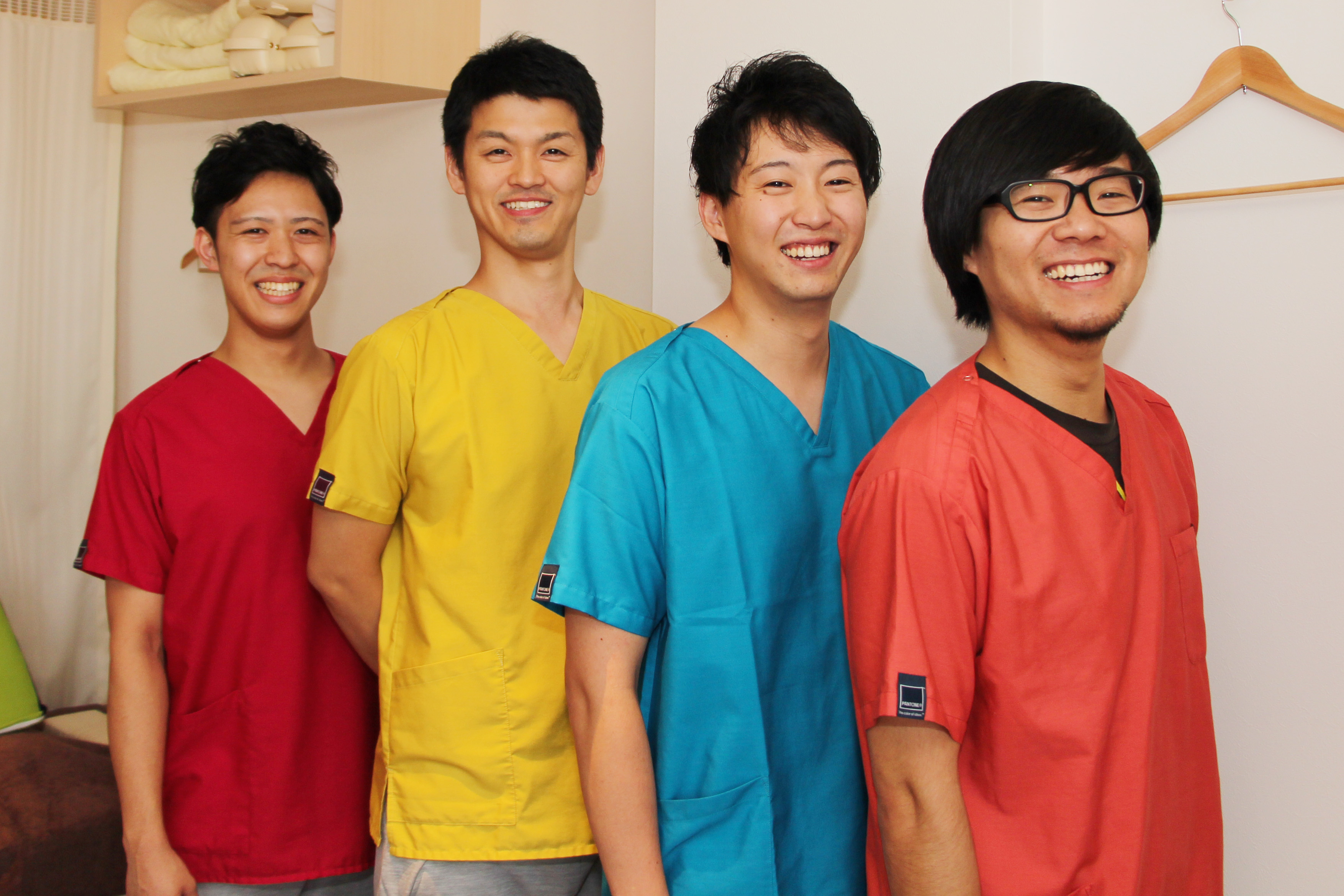 院前での集合写真